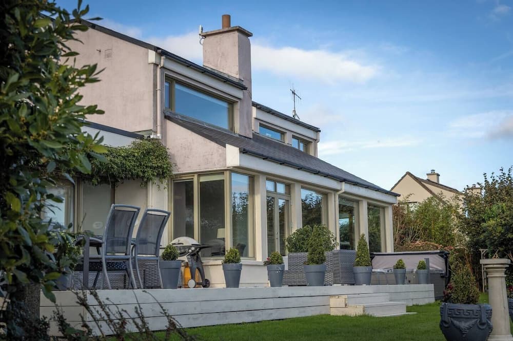 Killotteran House | Spacious 6-bedroom house with Hot Tub - Sleep 14