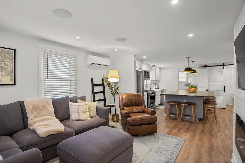 Lutherville Timonium House | Inviting Escape Bursting w/Elegance & Style