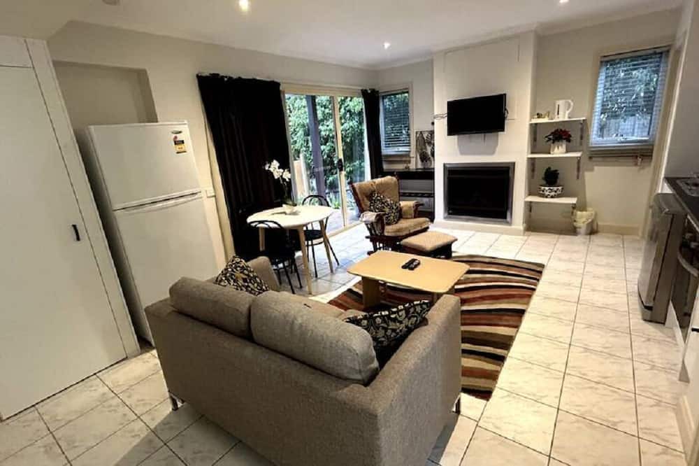 Highton House | Granny With Great View