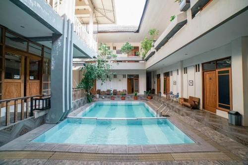 Baturetno Hotel | Blok O International Guest House by MHM