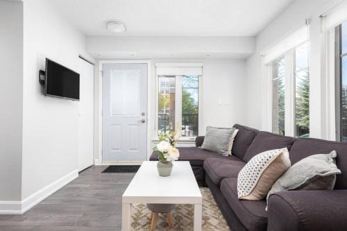 King West Village Apartment | Private Cozy 1BR Home Liberty Village - Sleeps 3!