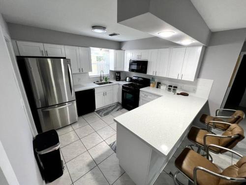 Lighthouse Point House | House near Beach, The Cove, Deerfield Beach