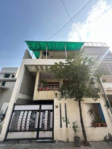 Surat House | Central 3BHK fully furnished house with bath tub.