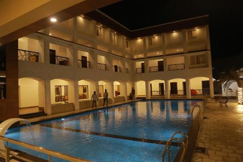 Theni Hotel | THE RIVIERA