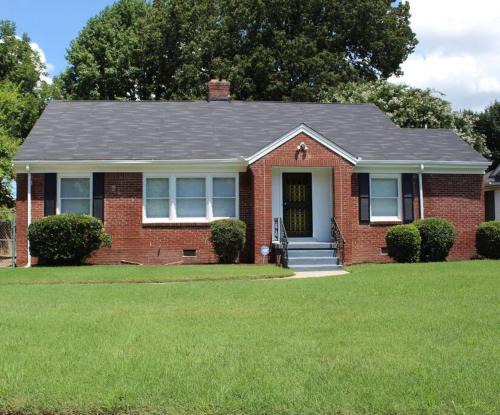 Vollintine-Evergreen House | 3BR, 2BA Hidden Gem in Midtown/Evergreen district