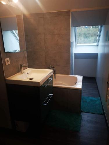 Fay House | Chambre proche circuit du mans
