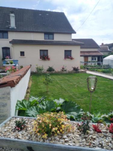 Lanty-sur-Aube Bed & Breakfast | A la maison du Bonheur