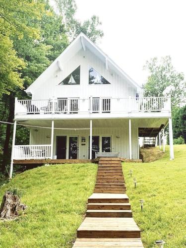 Huddleston House | Spacious Lakefront Hudson Haven w/ Dock