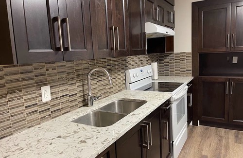 Springbank House | New Guest Suit with Full Bath and Modern Kitchen on Estate Acreage
