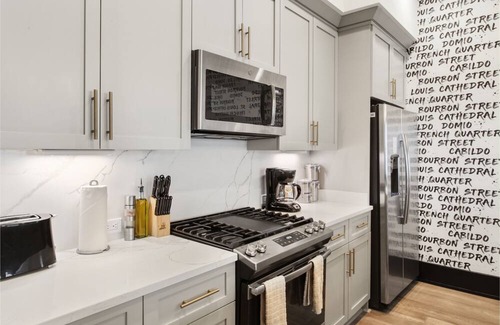 Central Business District House | Roami at The Brandywine | Heated Pool |4 Bed Combo