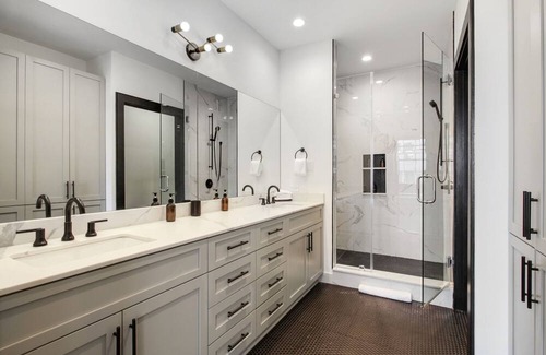 Central Business District House | Roami at The Brandywine | Heated Pool |4 Bed Combo