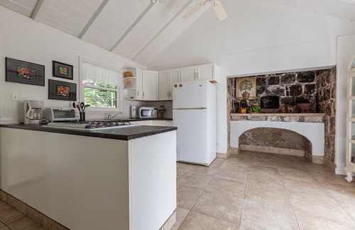 Windward Side House | Beautiful Traditional Saba Cottage With all the Modern Amenities