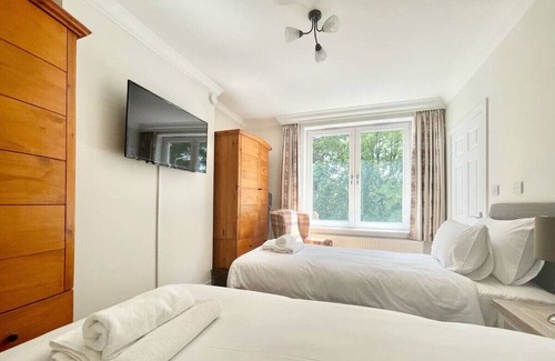 Glasgow House | Clyde Villa Apartment