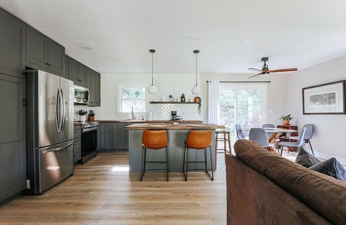 Faber House | Hillside Haven: Modern Retreat, Mountain Views