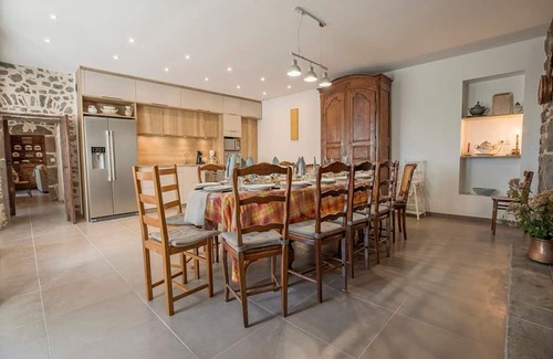Saint-Bonnet-de-Salers Cottage | Gite Saint-Bonnet-de-Salers, 4 bedrooms, 8 persons