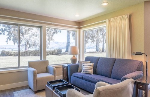 Wapato Point Resort | Wapato Point - Spacious 2 Bedroom W/Full Kitchen & Beach View
