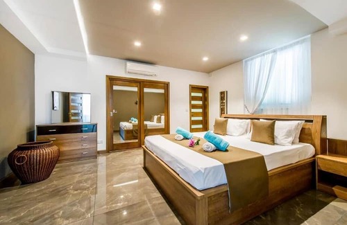 Xaghra Apartment | Villa Panorama - Luxury Villa with Indoor and Outdoor Pools