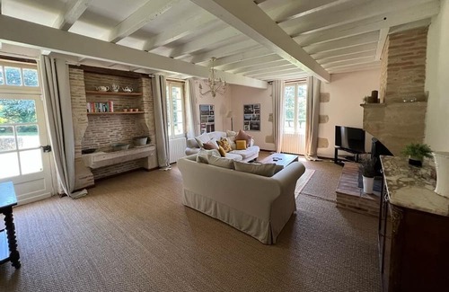 Levignac-de-Guyenne Villa | Rural Villa with an amazing outdoor living space by the heated pool