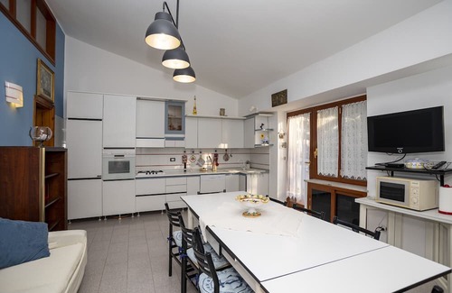 San Giorgio House | Holiday Home 'La Terrazza' with Sea View, Private Terrace and Air Conditioning