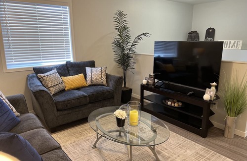 Saskatoon House | Amazing 4bedroom Single Home - Suitable for Families & Groups