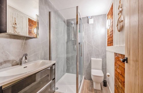 Dunure Cottage | The Harbour Nook is a gorgeous ground floor, coastal apartment situated at the harbour’s edge with l