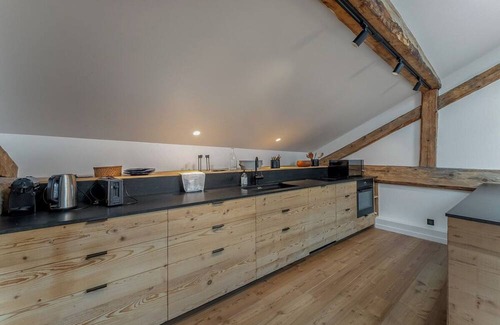 Praranger Ski Chalet | Chalet Mardinian - Four Bedroom Chalet, Sleeps 12