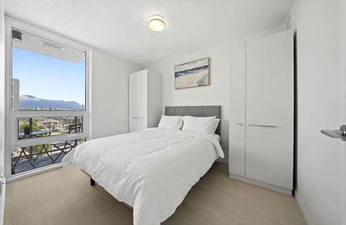 Mount Pleasant Apartment | Urban Escape Contemporary Haven in Mount Pleasant