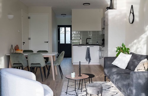 Municipality of Kaag en Braassem House | Cozy chalet on the Veluwemeer