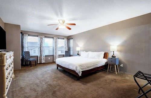 Live Oak House | This house is a 5 bedroom(s), 2.5 bathrooms, located in Live Oak, TX.
