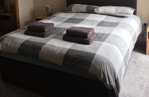 Montrose House | Ivy Cottage : golf, fishing, walks, beach nearby Show calendar