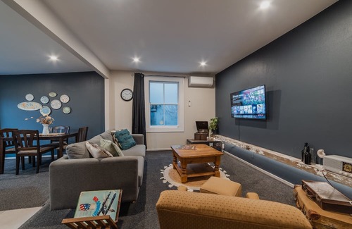 Christchurch Cottage | Peaceful City Cottage + HOT TUB