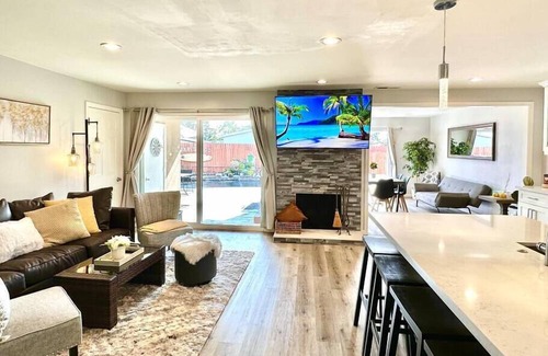 North Clairemont House | San Diego “Idyllic Beautiful House” w/Heated Pool