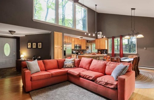 Berkeley Springs Cabin | Cozy 3 bedroom, 2 bath pet friendly cabin retreat