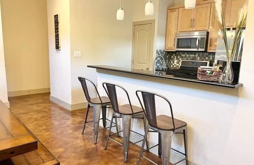 Central East Austin House | Walk to UT and Moody Center. Spacious Family Retreat