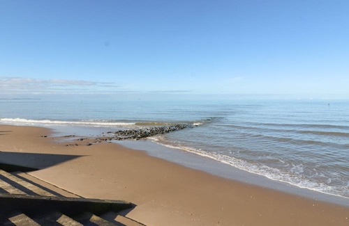 Kinmel Bay Cottage | Beach Cottage, RHYL
