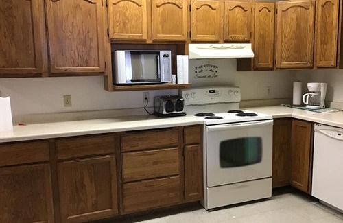 Reedsville House | Behnke's Country Center, Reedsville WI. EAA, Green Bay Packers, Road America