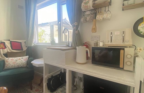 Londonderry Cabin | R and B Warm and Cosy Cabin