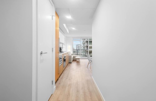 Richmond City Centre Apartment | New AC 1 bedroom condo by Richmond brighouse skytrain station free parking!