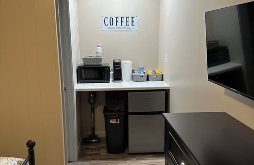 Brinkley Bed & Breakfast | Pawpaw's Cozy Comfy Studio-Unit A. Pet Friendly