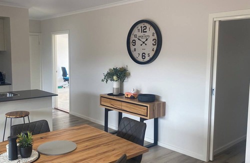 Maryborough House | Wattle City Stays… Modern home in Maryborough