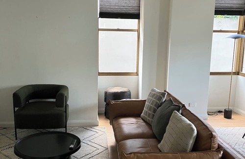 East Melbourne Apartment | Close to Epworth Hospital, St Vincents Hospital , City, MCG, Sports Precinct