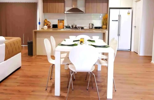 Kellyville House | Kellyville Spacious Modern House | Park&Lake
