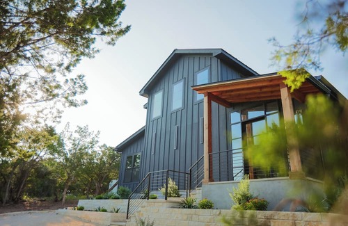 Austin House | 20 mins to downtown/Cowboy Pool /Hot Tub/Patio/Sleeps 12