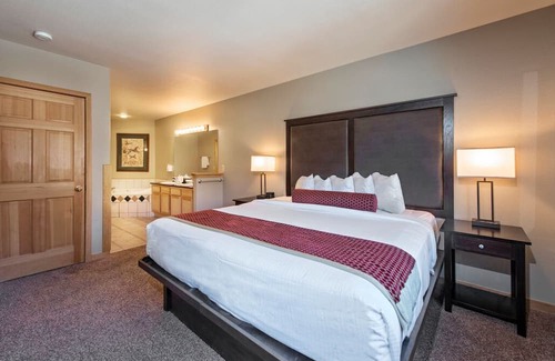 Four O'Clock Resort | Super Bowl weekend Ski-in/Ski-out 1 Bedroom 5 Star Grand Timber Breckenridge