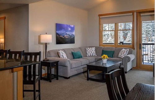 Four O'Clock Resort | Super Bowl weekend Ski-in/Ski-out 1 Bedroom 5 Star Grand Timber Breckenridge