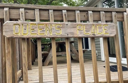 Senecaville Cabin | Queen's Place near Seneca Lake