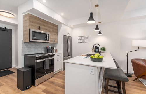 Canmore Apartment | Golden Peaks - Roof Top Hot Tubs - Parking