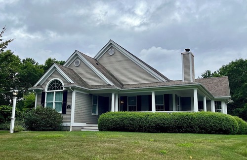 Silver Beach House | Beautiful 3+ bedroom house on Cape Cod with every amenity including pool