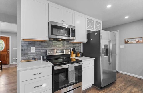 Alta Vista Area House | 3BR Outdoor Oasis Near Denver & Mountains| Hot Tub