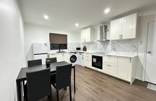 East Brisbane House | KozyGuru | East Brisbane | Renovated 3 Bedroom